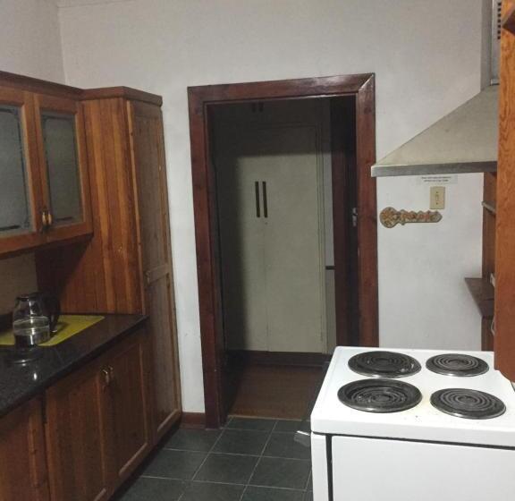 펜션 Luvuyos Guest House Pmb