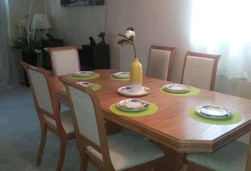 بنسيون Room In Guest Room - Big House Near 401-east And Pickering Town Centre