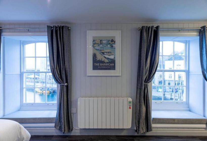 The Three Crowns B&b