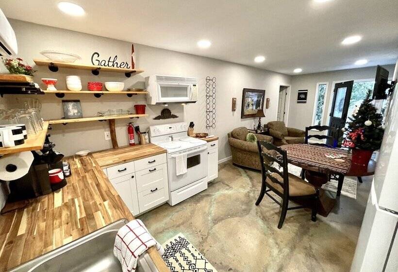 민박 Towering Oaks Event & Retreat Center