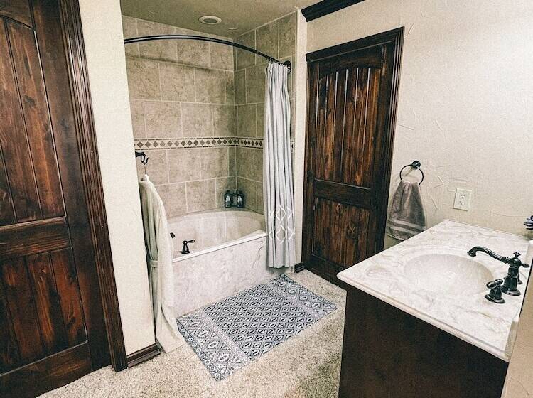 민박 Towering Oaks Event & Retreat Center