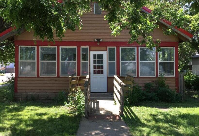 East Side Motel & Cabins