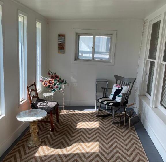 East Side Motel & Cabins