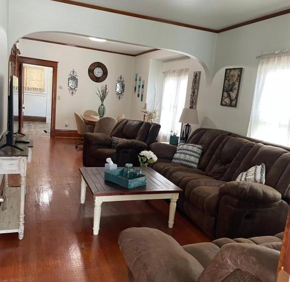 East Side Motel & Cabins