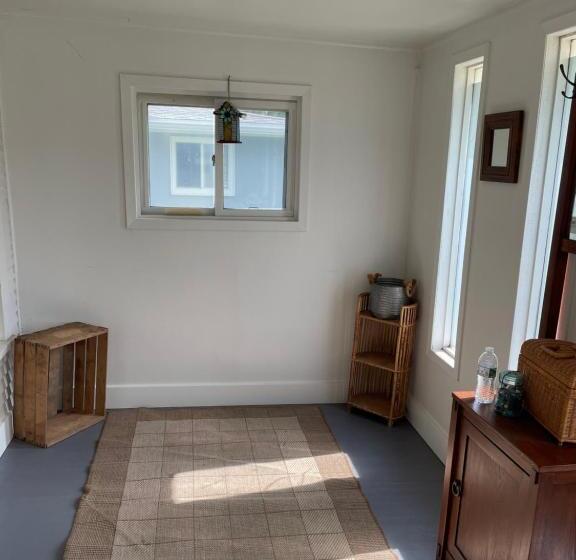 East Side Motel & Cabins