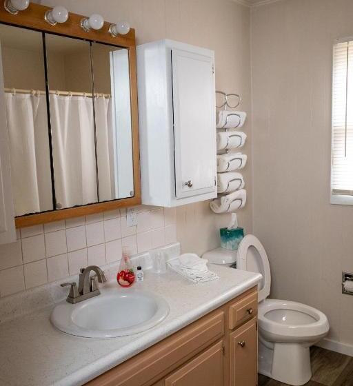 East Side Motel & Cabins