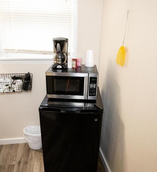 East Side Motel & Cabins