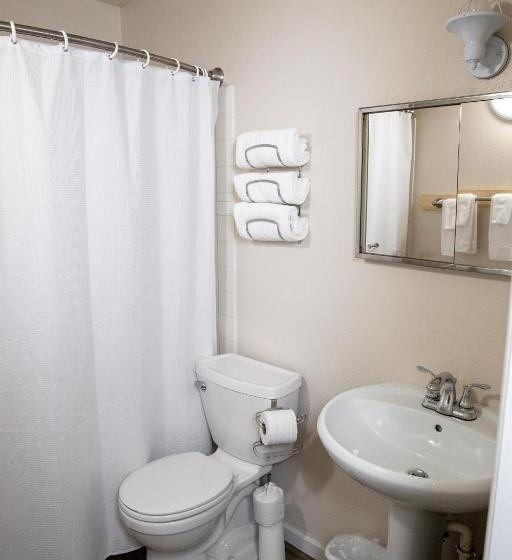 East Side Motel & Cabins