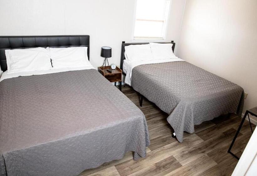 East Side Motel & Cabins