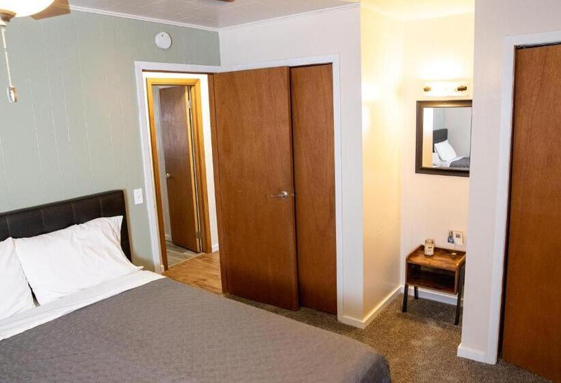 East Side Motel & Cabins