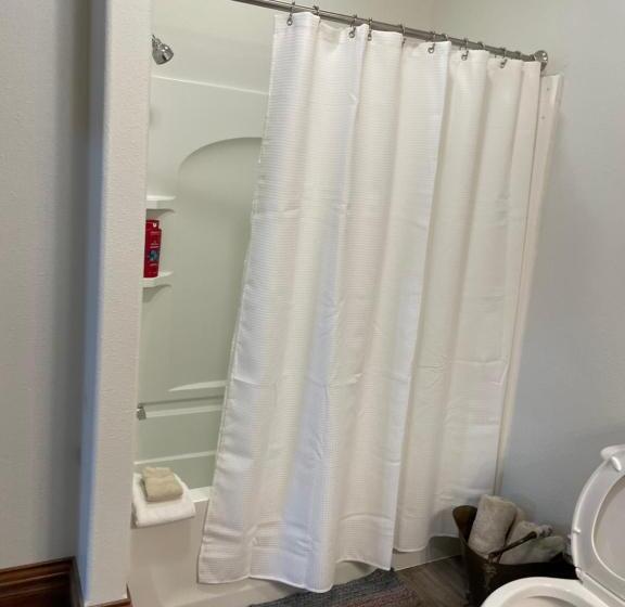 East Side Motel & Cabins