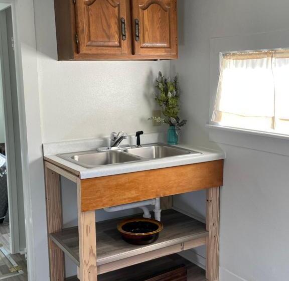 East Side Motel & Cabins