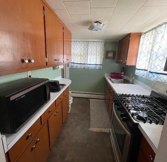 East Side Motel & Cabins