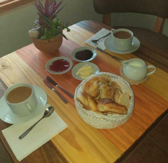 فندق Hostal El Algarrobo