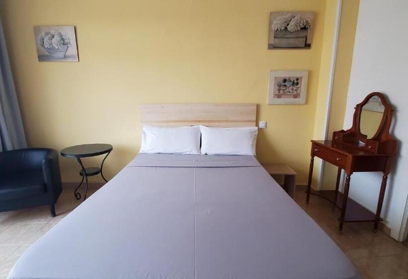 هتل Hostal Martes Cáceres Plaza Mayor   Tercer Piso Sin Ascensor
