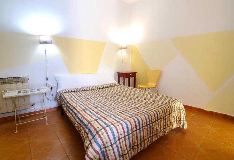 هتل Hostal Martes Cáceres Plaza Mayor   Tercer Piso Sin Ascensor