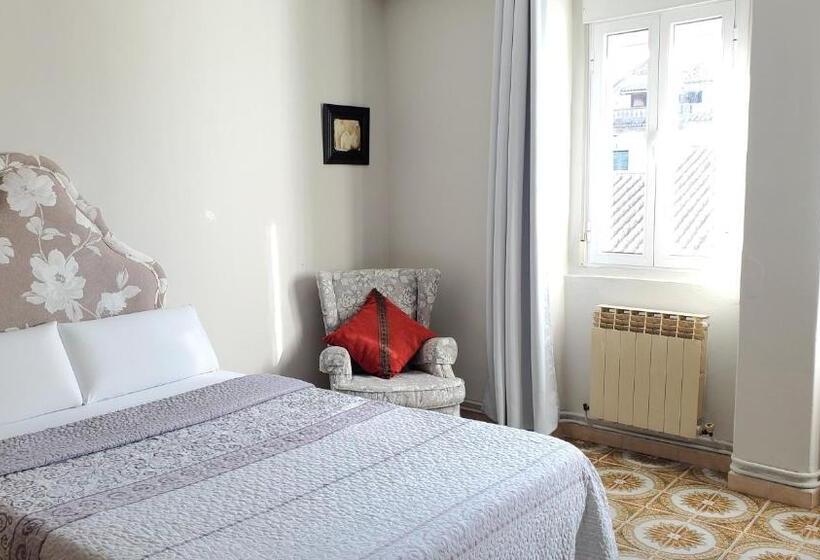 هتل Hostal Martes Cáceres Plaza Mayor   Tercer Piso Sin Ascensor