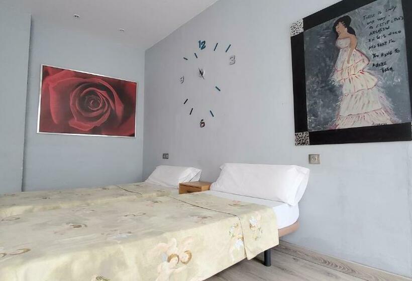 هتل Hostal Martes Cáceres Plaza Mayor   Tercer Piso Sin Ascensor