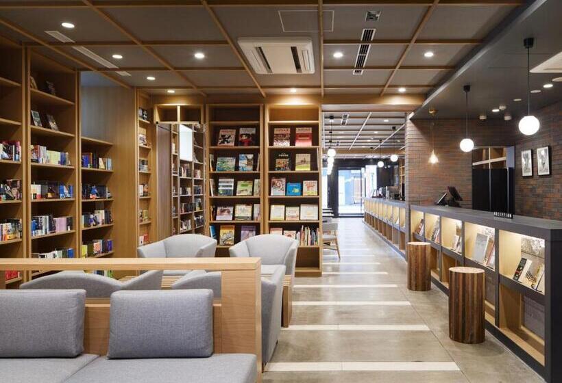 Lamp Light Books Hotel Sapporo