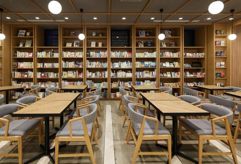 Lamp Light Books Hotel Sapporo