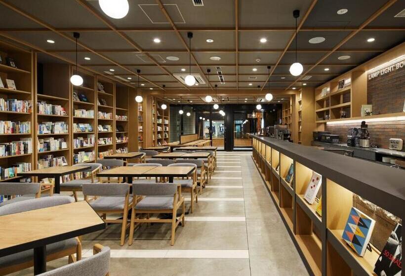 Lamp Light Books Hotel Sapporo