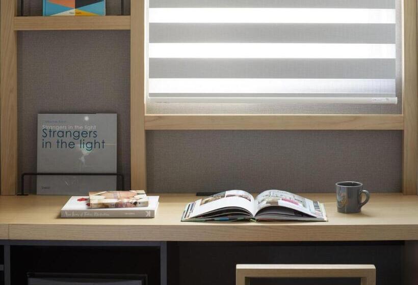 Lamp Light Books Hotel Sapporo