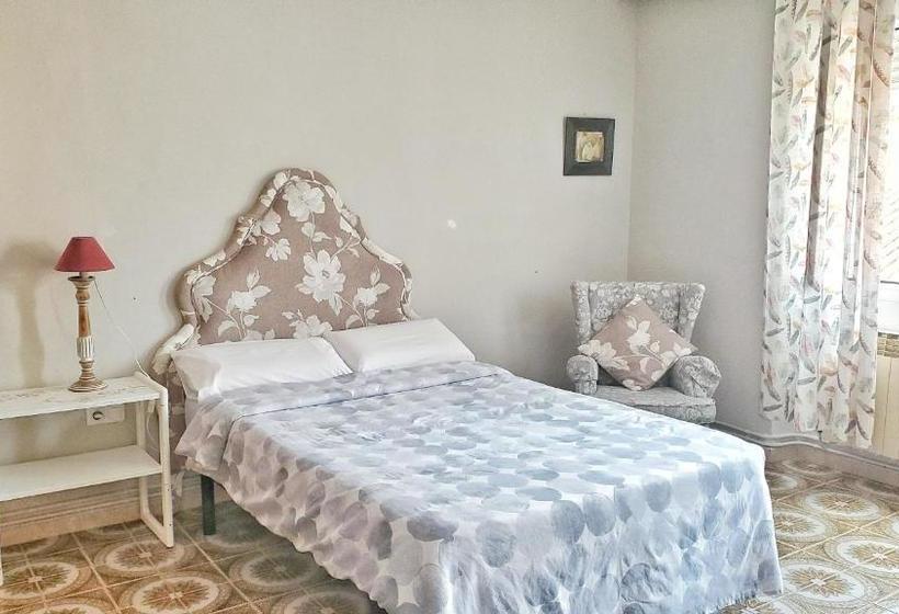 هتل Hostal Martes Cáceres Plaza Mayor   Tercer Piso Sin Ascensor