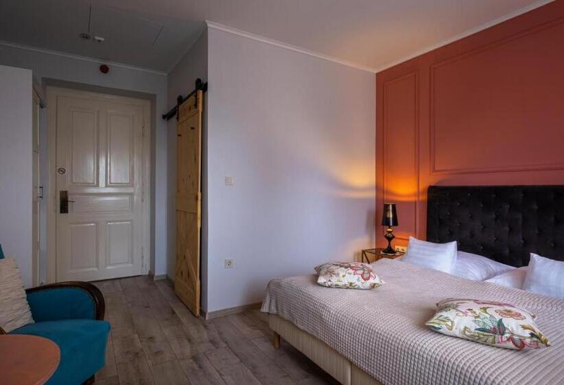 ホテル Neptun Badacsony