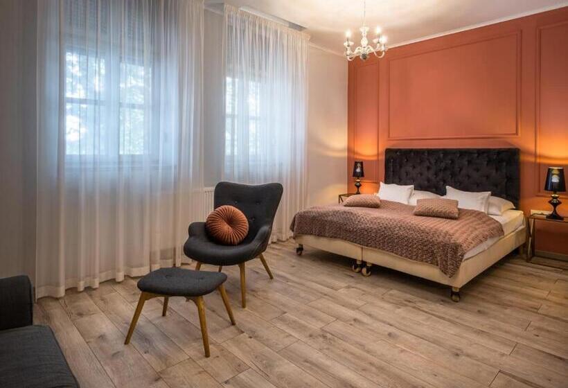 ホテル Neptun Badacsony