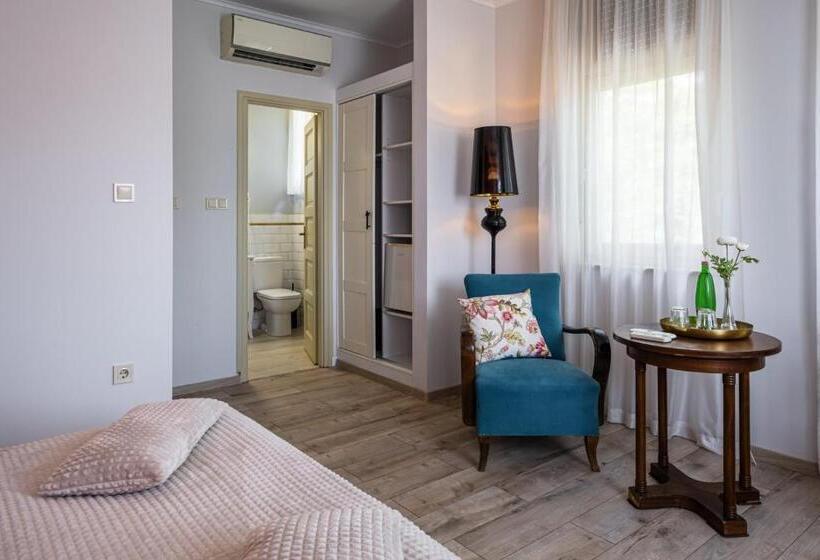 ホテル Neptun Badacsony