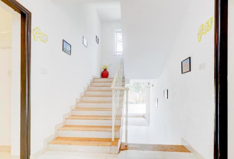 Отель Oyo 80204 Collection O Villa Do Flor