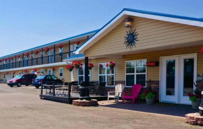Parlee Beach Motel