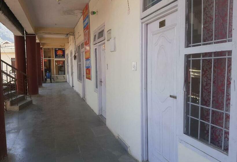 بنسيون City Crown Guest House