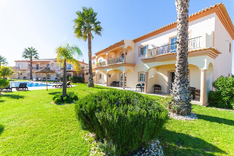 Atalaia Sol Aparthotel Tennis & Heated Pool In Winter