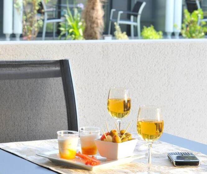 Отель Eden Park Pau Est, Avec Piscine