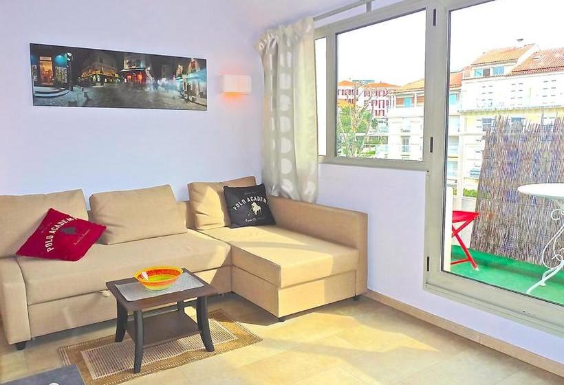 Lovely Modern Top Floor Apartment In Central Cannes Just A Short Walk From The Beaches And The Palai