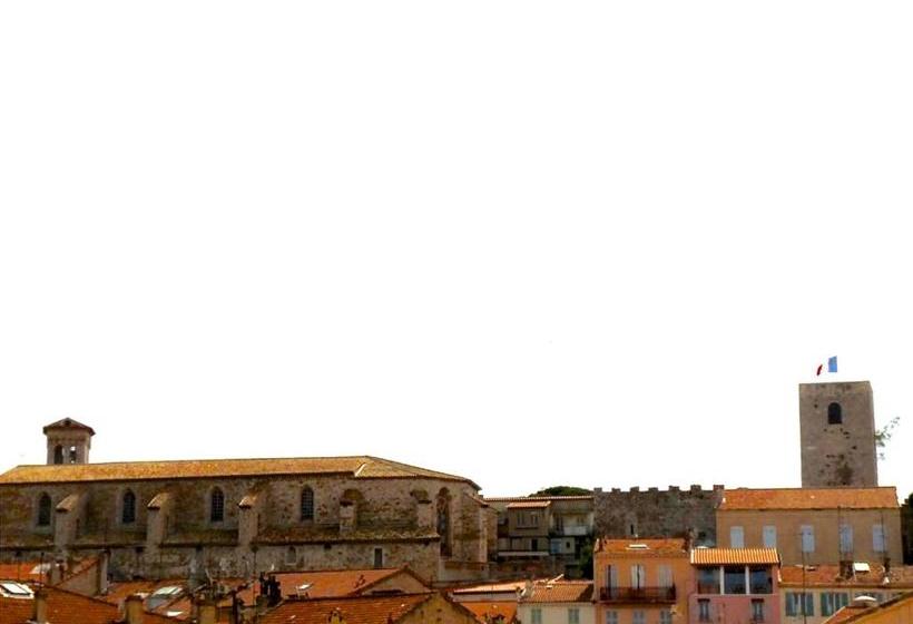 Lovely Modern Top Floor Apartment In Central Cannes Just A Short Walk From The Beaches And The Palai