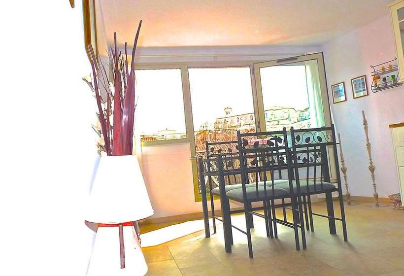 Lovely Modern Top Floor Apartment In Central Cannes Just A Short Walk From The Beaches And The Palai
