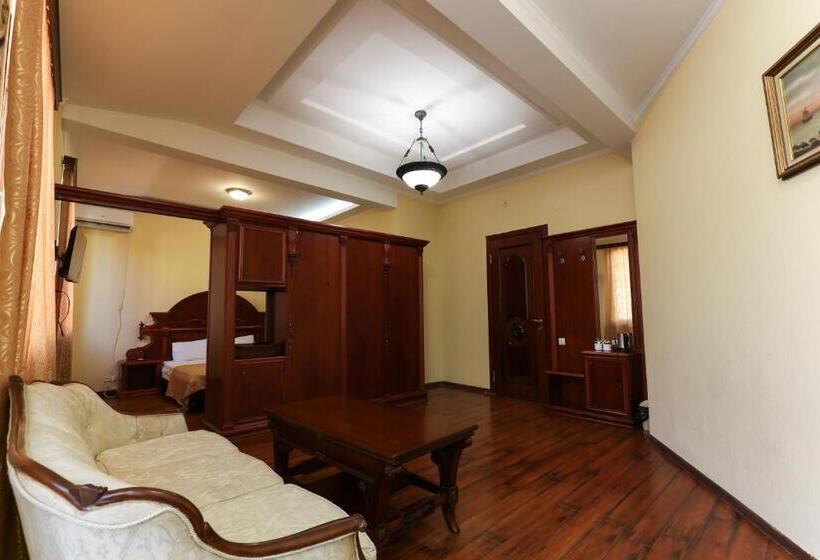 בית מלון כפרי Aeetes Palace