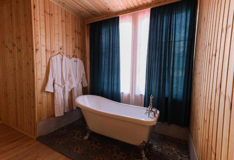 בית מלון כפרי Aeetes Palace