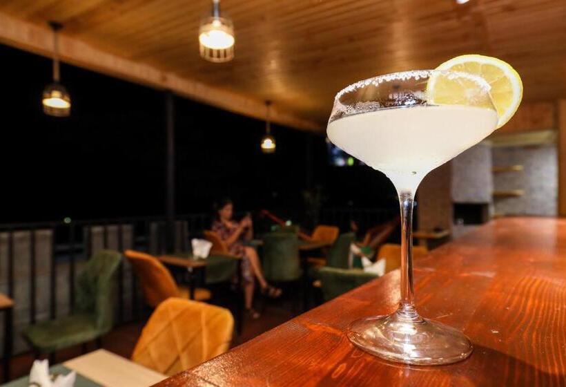 בית מלון כפרי Aeetes Palace