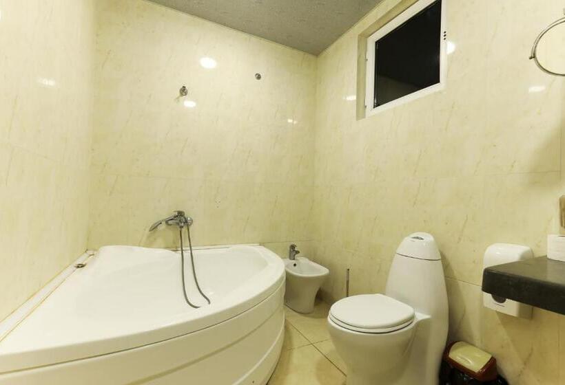 בית מלון כפרי Aeetes Palace