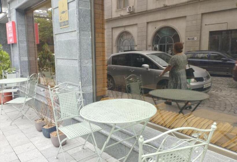 בית מלון כפרי Aeetes Palace