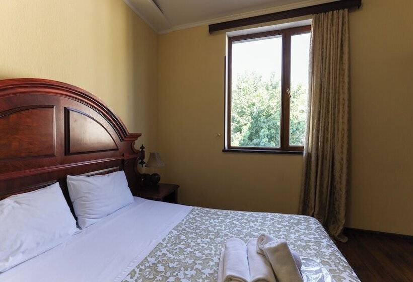 בית מלון כפרי Aeetes Palace