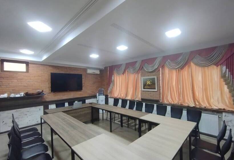 בית מלון כפרי Aeetes Palace