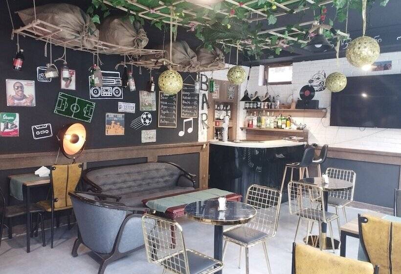 בית מלון כפרי Aeetes Palace