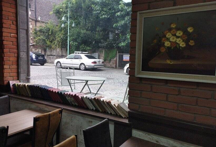 בית מלון כפרי Aeetes Palace