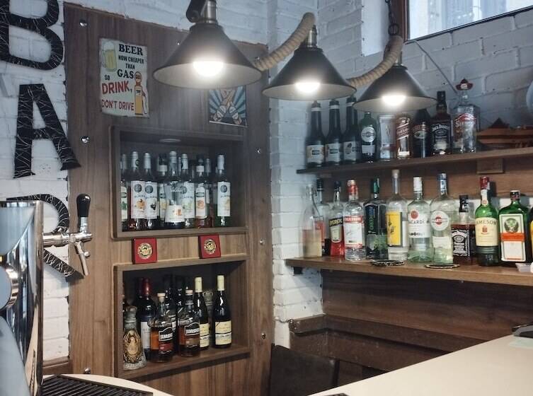 בית מלון כפרי Aeetes Palace