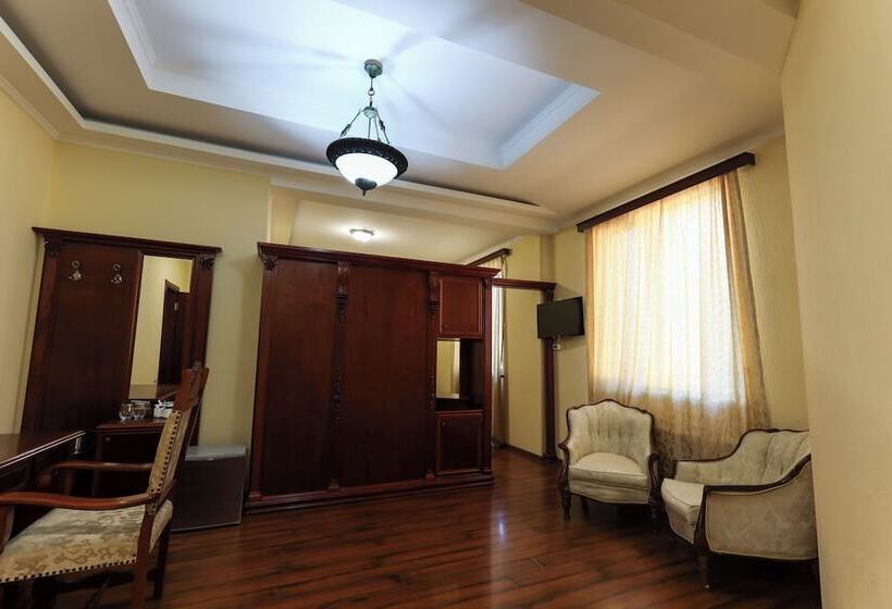 בית מלון כפרי Aeetes Palace