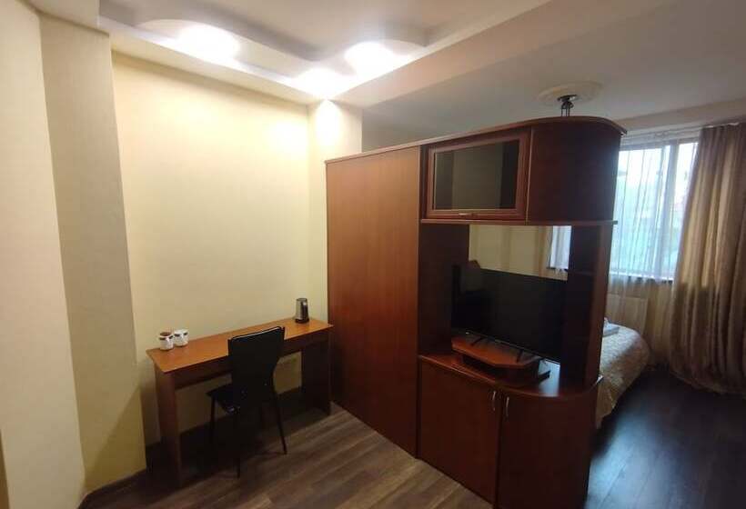 בית מלון כפרי Aeetes Palace